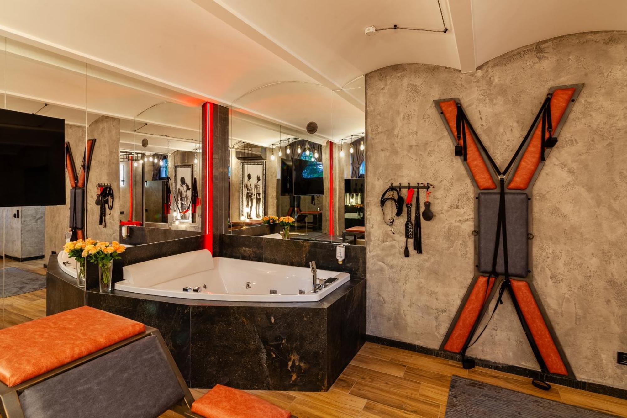 Royal Hot Jucuzzi Apartment Lviv Bagian luar foto