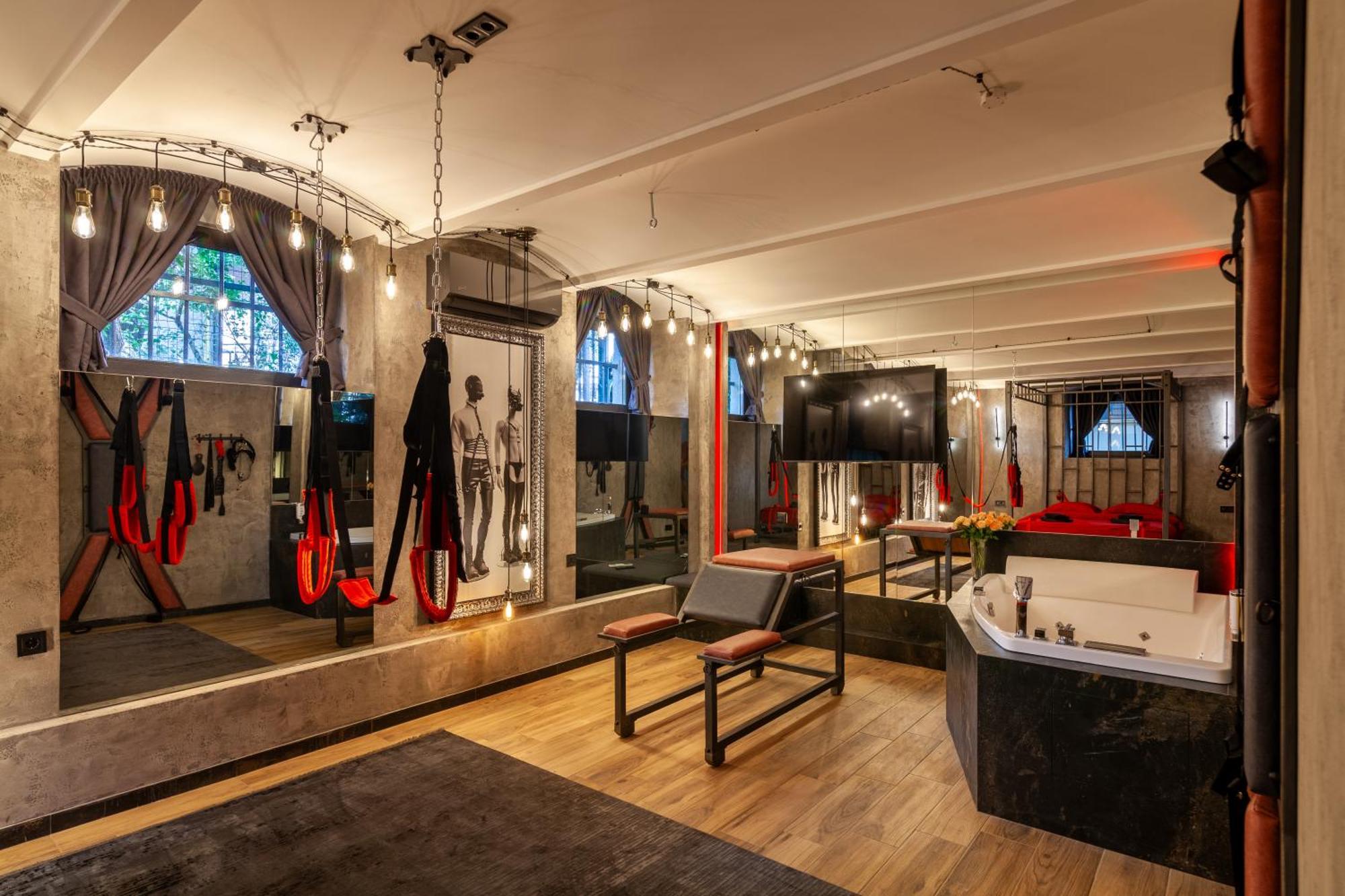 Royal Hot Jucuzzi Apartment Lviv Bagian luar foto
