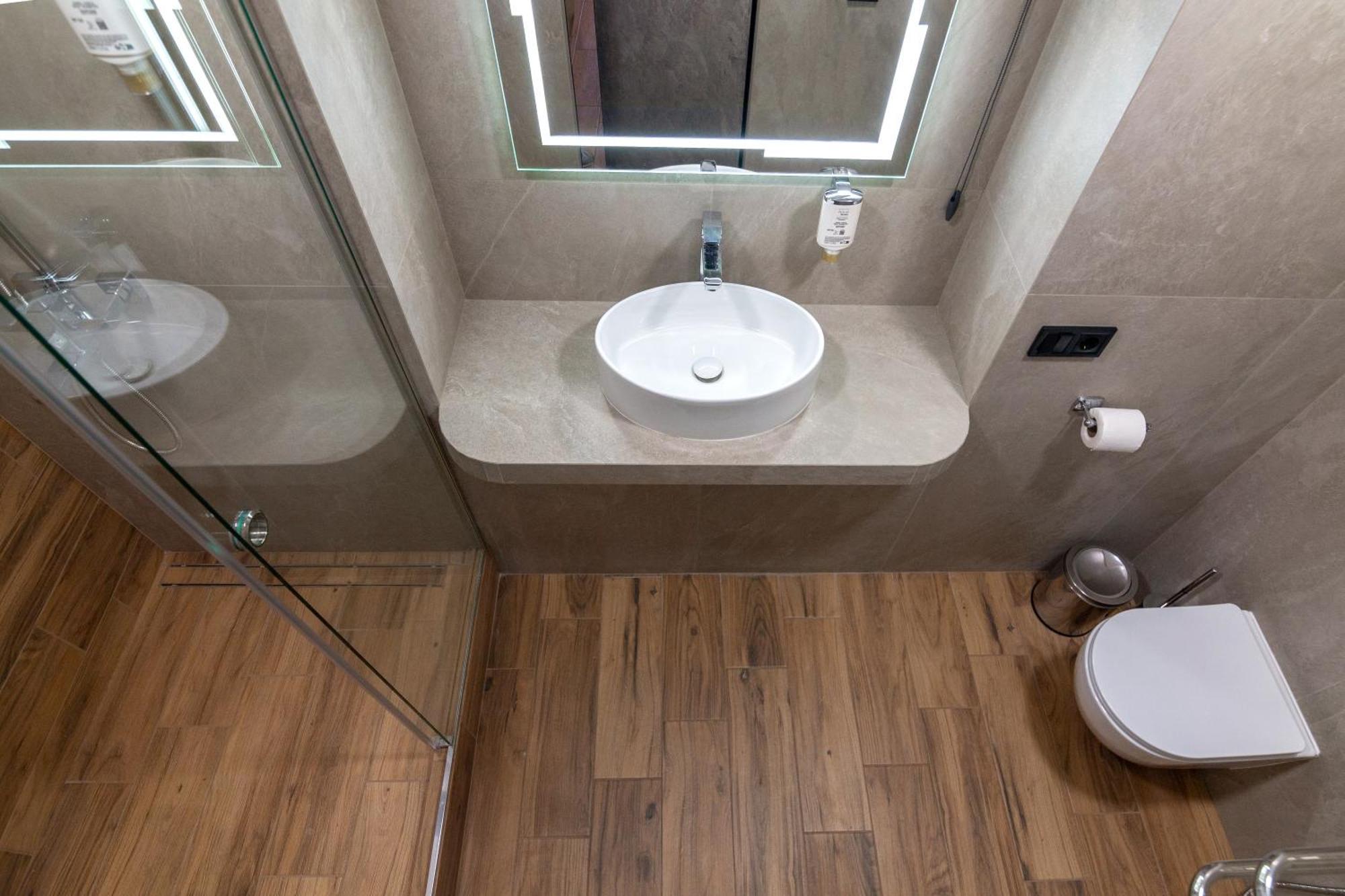 Royal Hot Jucuzzi Apartment Lviv Bagian luar foto
