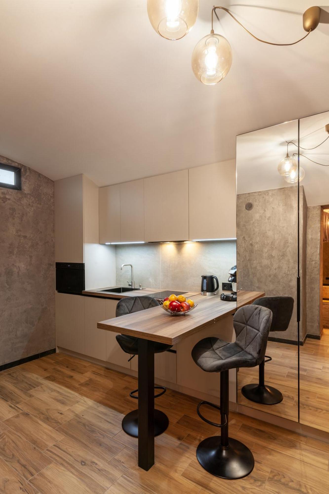 Royal Hot Jucuzzi Apartment Lviv Bagian luar foto